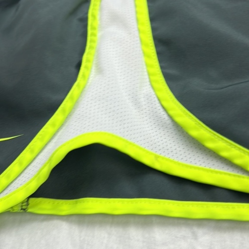 Nike - Picture 3 of 8